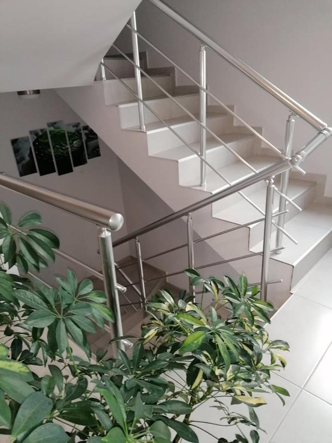 Astoria Aparthotel Hisarya Bagian luar foto