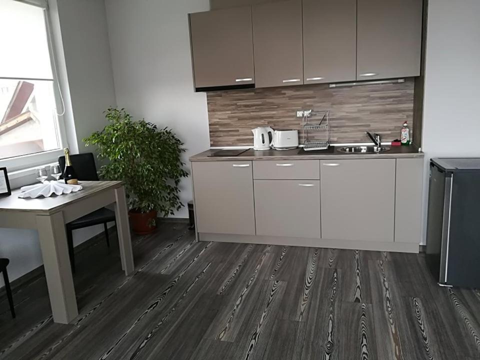 Astoria Aparthotel Hisarya Bagian luar foto