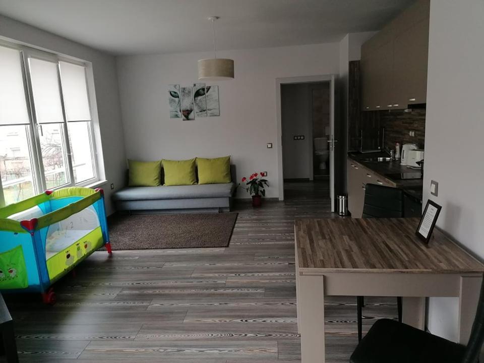Astoria Aparthotel Hisarya Bagian luar foto